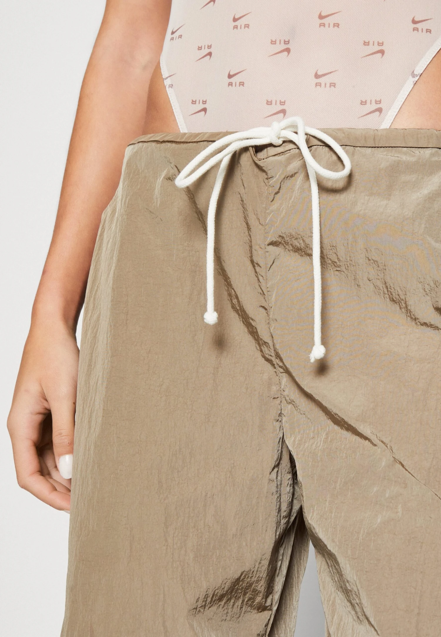 WEEKDAY Alistar Parachute Trouser - Pantalon Classique - Mole – Image 6