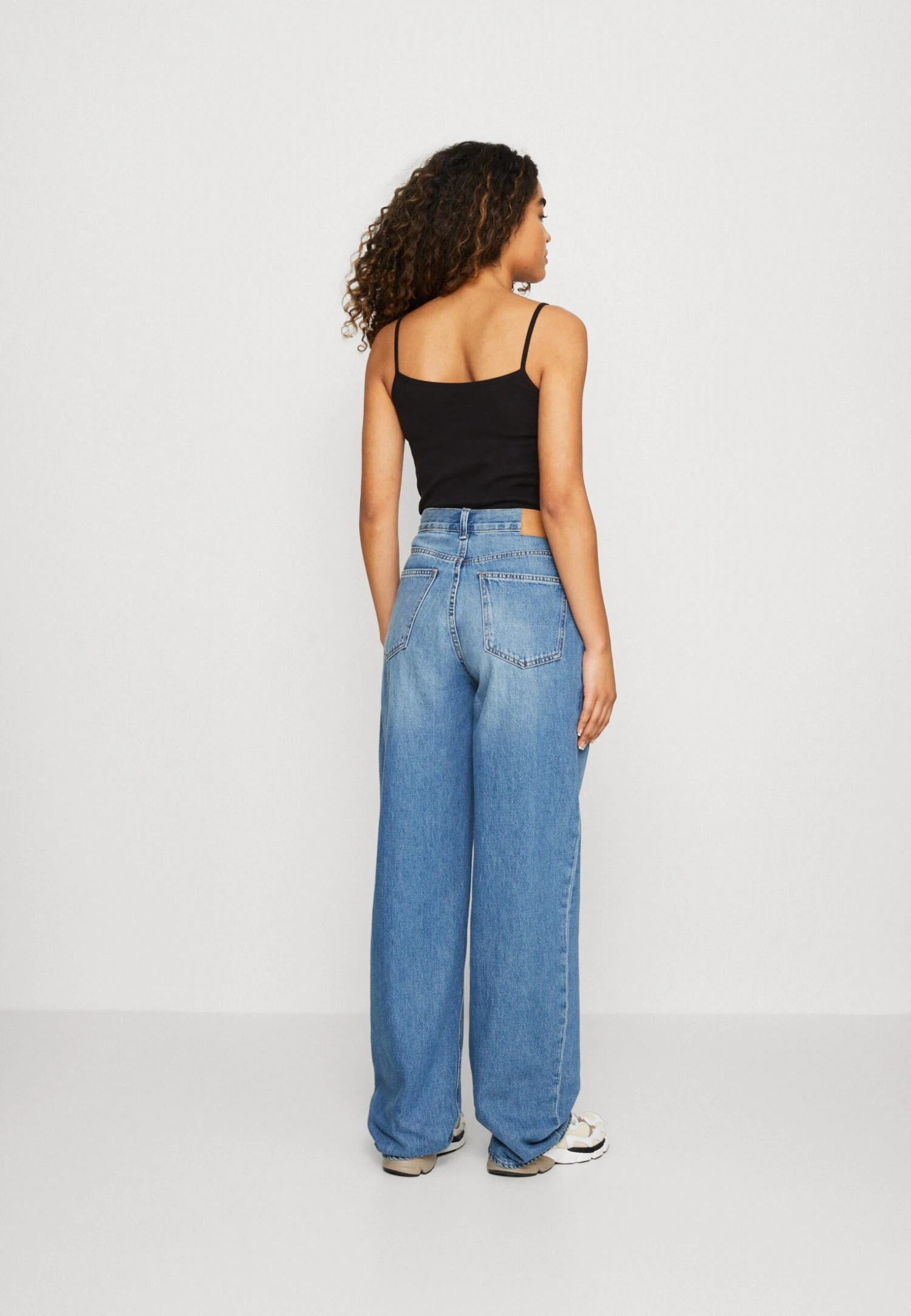 WEEKDAY Rail - Jean Boyfriend - Seventeen Blue – Image 3