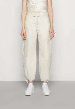 WEEKDAY Getty Trouser - Pantalon Cargo - Dirty White