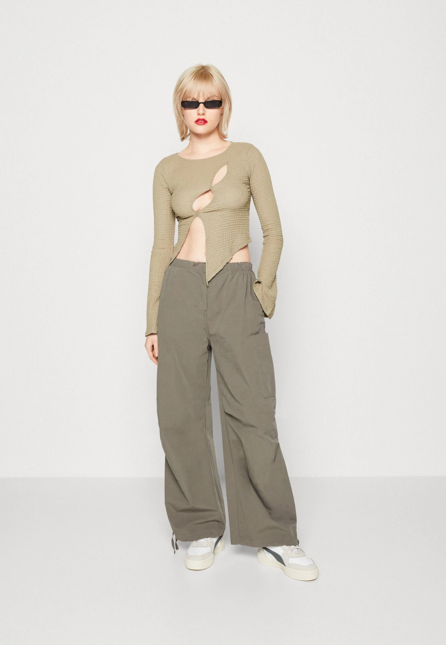 WEEKDAY Skyler Parachute Trouser - Pantalon Cargo - Khaki – Image 2